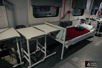 Четыре года медицинских поездов: Укрзалізниця показала вагон-реанимацию и инклюзивные вагоны – фоторепортаж