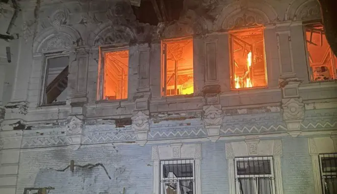 Дрон РФ влучив у історичну будівлю бібліотеки в Новгороді-Сіверському