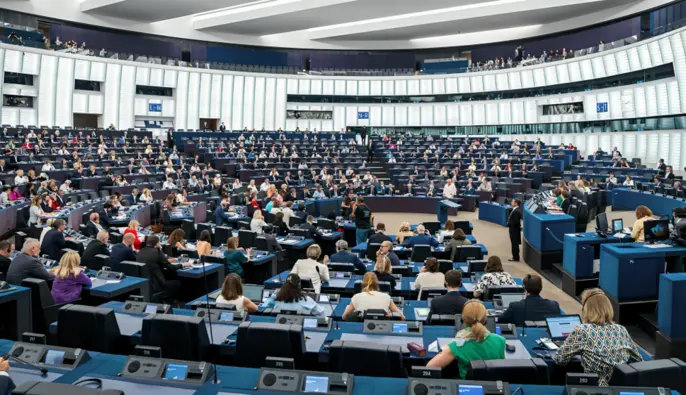 35 депутатов Европарламента требуют последствий для Венгрии за изъятие средств «Ощадбанка»