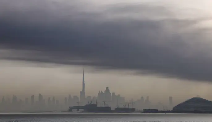 Вибухи у Дубаї: густий чорний дим охопив фінансовий центр міста