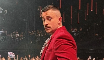 "Зая, кто я тебе?": Шугар заинтриговал танцевальным треком об инстаграмной лавстори