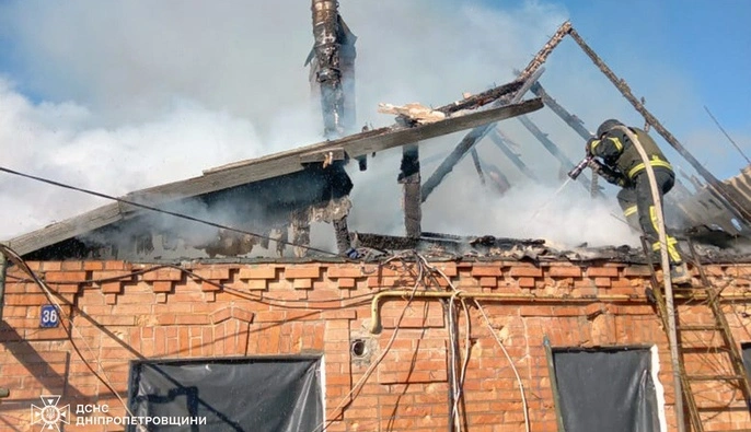 ДСНС: Росіяни атакували два райони Дніпропетровщини, є постраждалий 