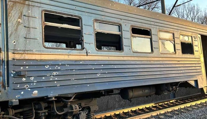 Россияне атаковали поезд в Харьковской области - ранены машинист и помощник