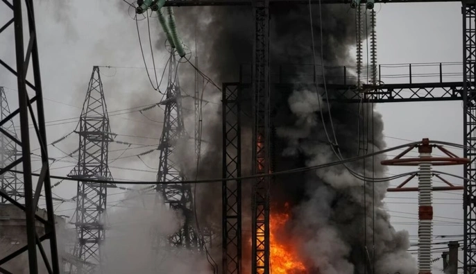 Масована атака РФ по енергетиці: у кількох областях України діють графіки відключень світла