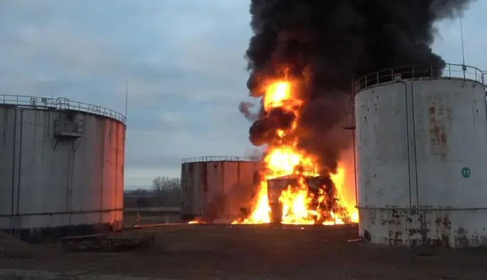 В Краснодарском крае после атаки БПЛА вспыхнул пожар на нефтебазе  