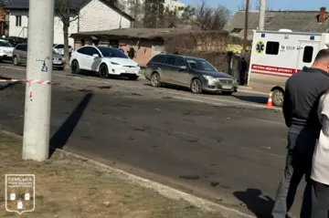 В Сумах удар российского дрона повредил минимум шесть авто и дома - есть пострадавшие