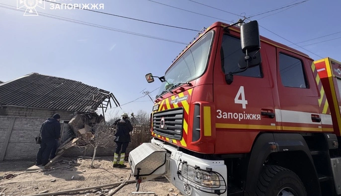 ДСНС: У результаті обстрілу РФ Запоріжжя загинула жінка, троє людей травмовані