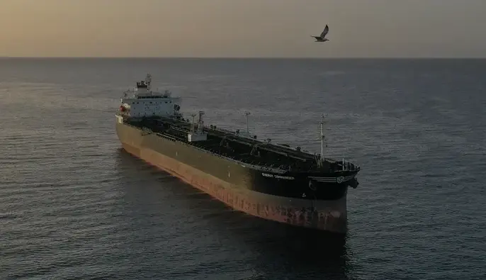 СМИ: танкер с неиранской нефтью прошел через Ормузский пролив