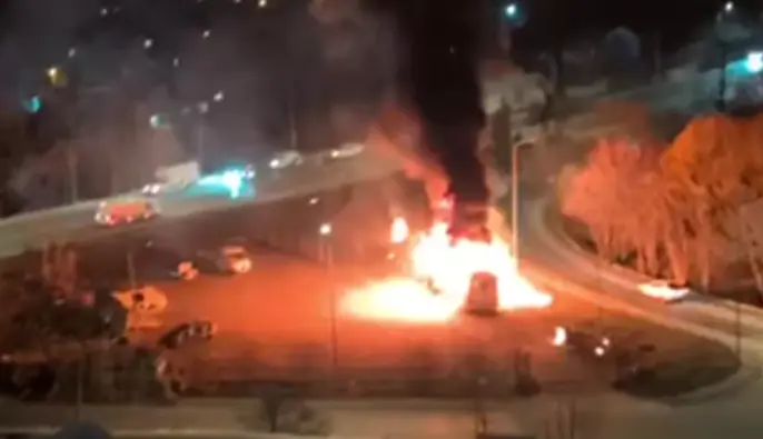 У Львові після вибуху загорівся автобус увечері 16 березня: усі подробиці  