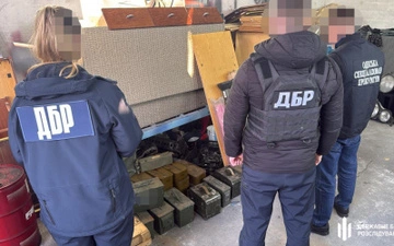 П’ятеро військовослужбовців викрадали зброю з військових підрозділів і продавали, – ДБР