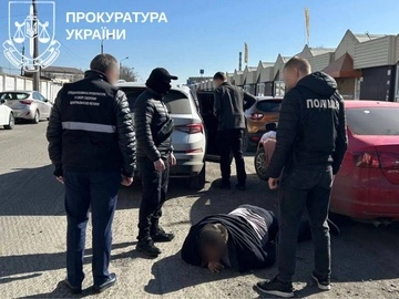 В Киевской области мужчина за вознаграждение обещал вывезти военного с места службы и переправить за границу