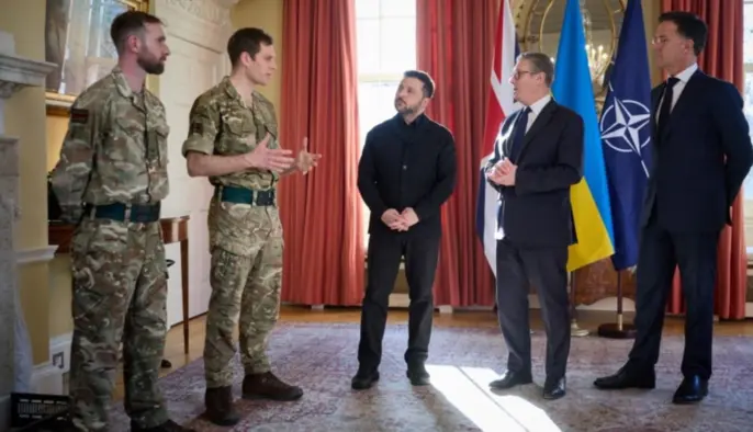 Зеленський, Стармер і Рютте обговорили спільний випуск зброї: подробиці