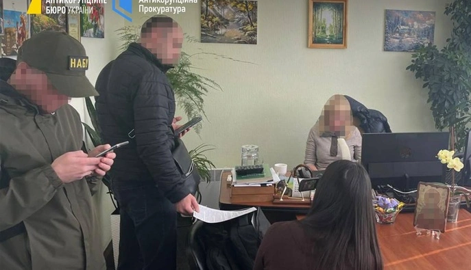 В Сумской области сотрудницу налоговой разоблачили на вымогательстве 2 млн грн взятки