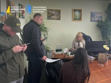 На Сумщині посадовицю податкової викрили на вимаганні 2 млн грн хабаря