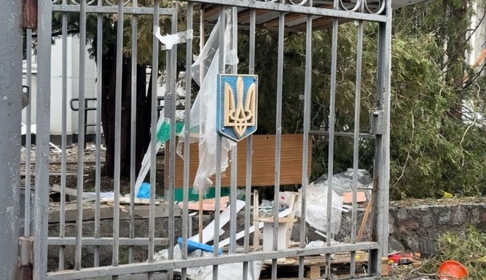 У Сумах російський дрон влучив у будівлю ТЦК: що відомо