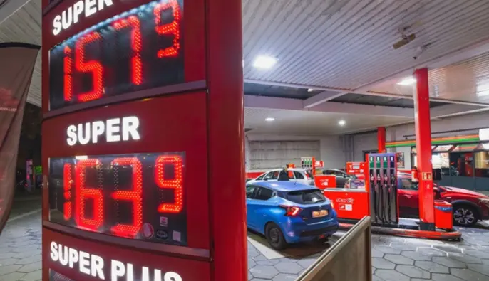 Цены на газ в Европе взлетели после ракетных ударов по заводам СПГ в Катаре