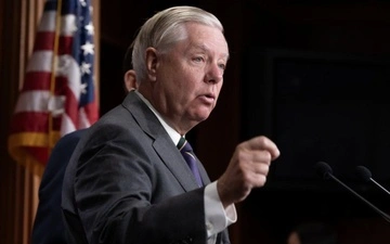 Из-за позиции Испании сенатор предлагает Трампу забрать авиацию США из страны.