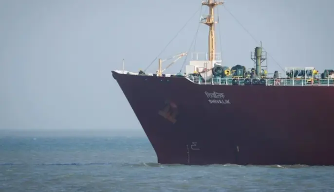 Иран сопровождал индийский танкер через Ормузский пролив на фоне блокады.