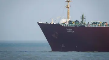 Иран сопровождал индийский танкер через Ормузский пролив на фоне блокады.