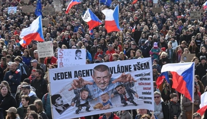 В Праге проходит многотысячный митинг против правительства Бабиша