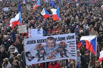 У Празі проходить багатотисячний мітинг проти уряду Бабіша