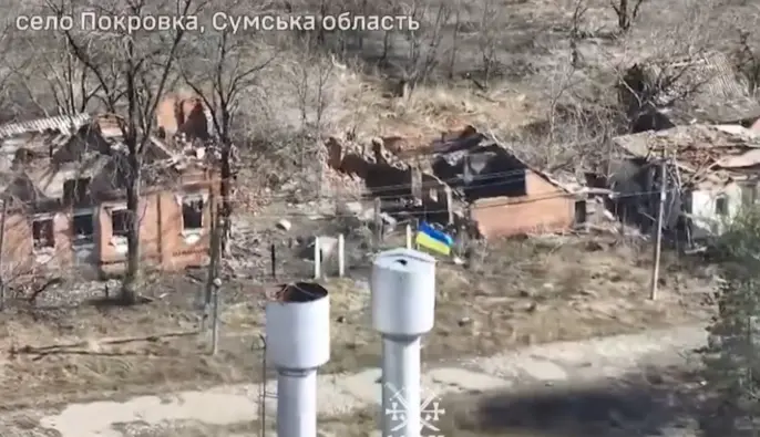 Українські військові підняли прапор у Покровці на Сумщині та спростували фейки РФ
