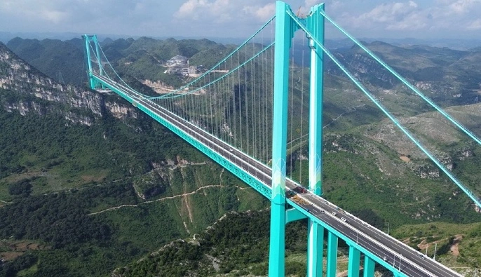 У Китаї завершили будівництво найвищого мосту на Землі — 625 метрів
