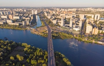 У Києві на мосту Патона виявили пошкодження тепломережі – частина мешканців двох мікрорайонів без опалення