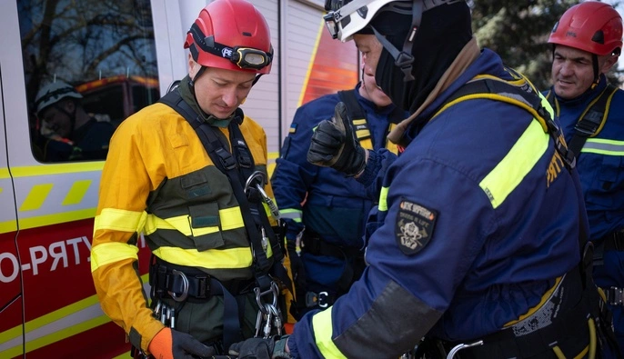 Через атаку дронів на Одещині пошкоджено житлові будинки і склад у порту