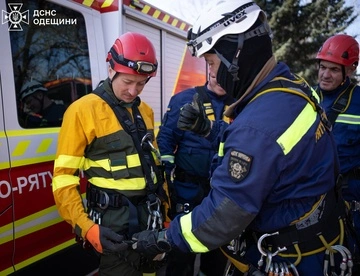 В результате атаки дронов в Одесской области повреждены жилые дома и склад в порту