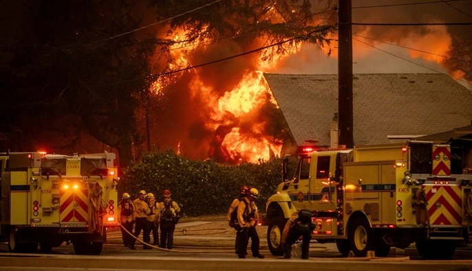 У Нью-Йорку літак зіштовхнувся з пожежною машиною при зльоті