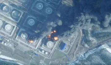 Атаки дронов по порту "Приморск" в РФ: огонь охватил четыре нефтяных резервуара