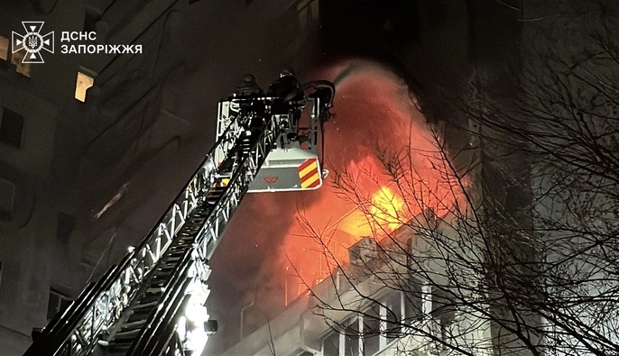 Рятувальники ліквідували масштабні пожежі після удару по Запоріжжю: у ДСНС розповіли подробиці