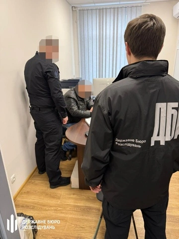 Сообщено о подозрении начальнику медицинской службы Сумского ВСП, придумавшего себе травму, чтобы получить выплаты