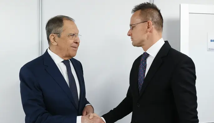 Министр иностранных дел Венгрии Сийярто подтвердил, что общался с Лавровым во время закрытых заседаний ЕС