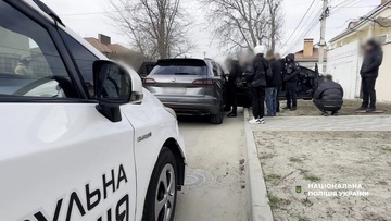 В Одесской области задержали группу мужчин, которые могли обманывать военных на продаже элитных авто