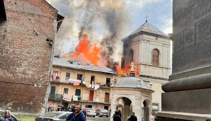 Российский дрон ударил по жилому дому в центре Львова