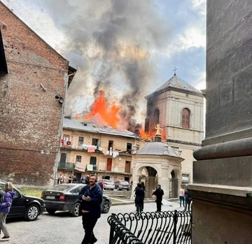 Российский дрон ударил по жилому дому в центре Львова