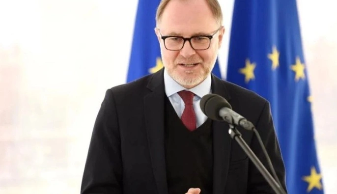 На територію Латвії залетів дрон з РФ, через це міністр оборони перервав візит до України