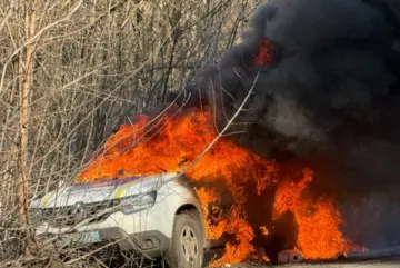 Дрон РФ атакував авто поліції під час служби на Сумщині: деталі 