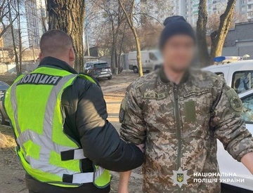 У Києві затримали чоловіка, який бризнув правоохоронцю газовим балончиком в обличчя 