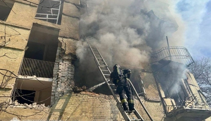 Росіяни атакували Дніпро: пошкоджено багатоповерхівку, є поранені