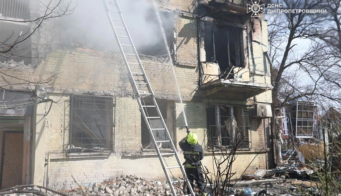 В Днепре из многоэтажки спасли семь человек