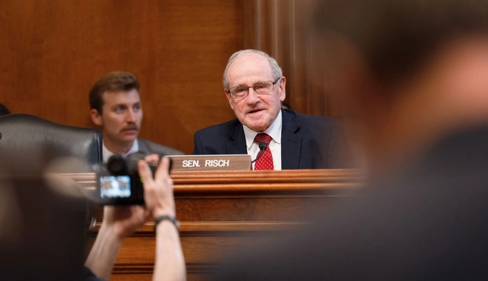 Сенатор-республиканец Джеймс Риш: США примут новые санкции против России в "подходящий момент"