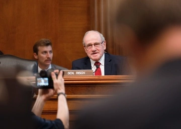 Сенатор-республиканец Джеймс Риш: США примут новые санкции против России в "подходящий момент"