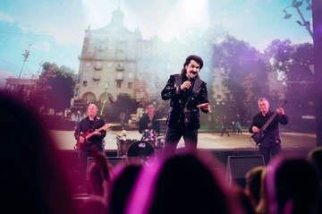 "Делать примочки": Павел Зибров объяснил, чем "удобряет" брендовые усы