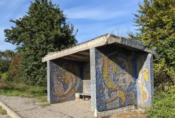 РФ атакувала безпілотником зупинку в Запорізькому районі: поранені дві жінки