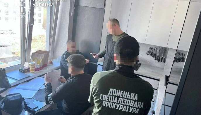 Группа военных противоправно получила 