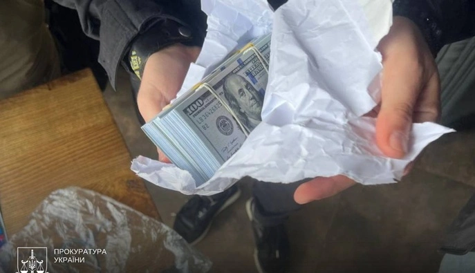 Нелегальний виїзд за $30 тисяч: на Львівщині затримали працівника ДПСУ
