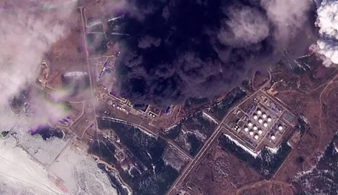 Спутники зафиксировали усиление пожара на нефтетерминале в Приморске: детали